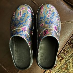 Ofoos they say 11 fits more like 10 can’t send back never been worn